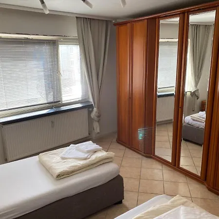ホームステイ Zimmer In Kaiserslautern *
