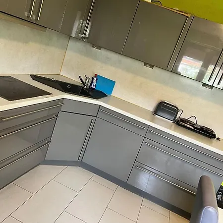 Zimmer In Apartment