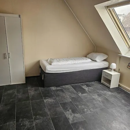 Zimmer In Apartment *